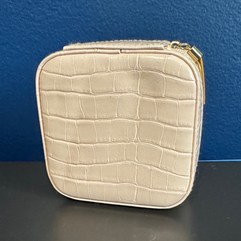 Crocodile Embossed  Square Case Light Pink - Jewelry Holder